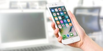 Top Phone Plans Tailored for Older Adults